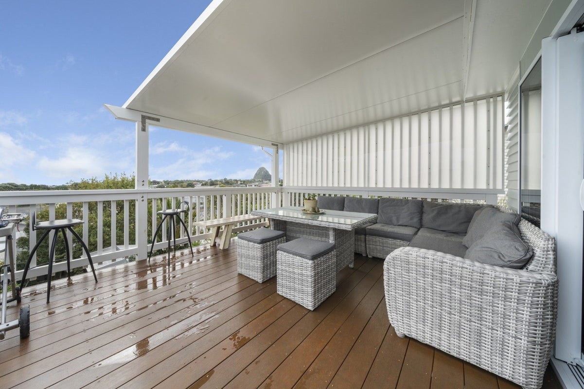 11 Mount View Place, Spotswood, New Plymouth - Carousel 2