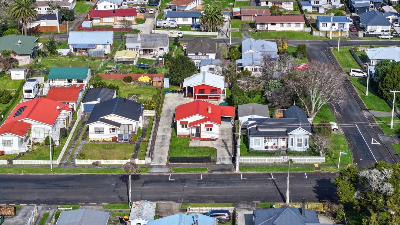19 Miller Avenue, Paeroa, Hauraki, Waikato - Carousel 2