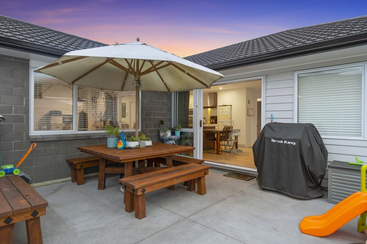 84 Penetaka Heights, Pyes Pa, Tauranga - Carousel 2
