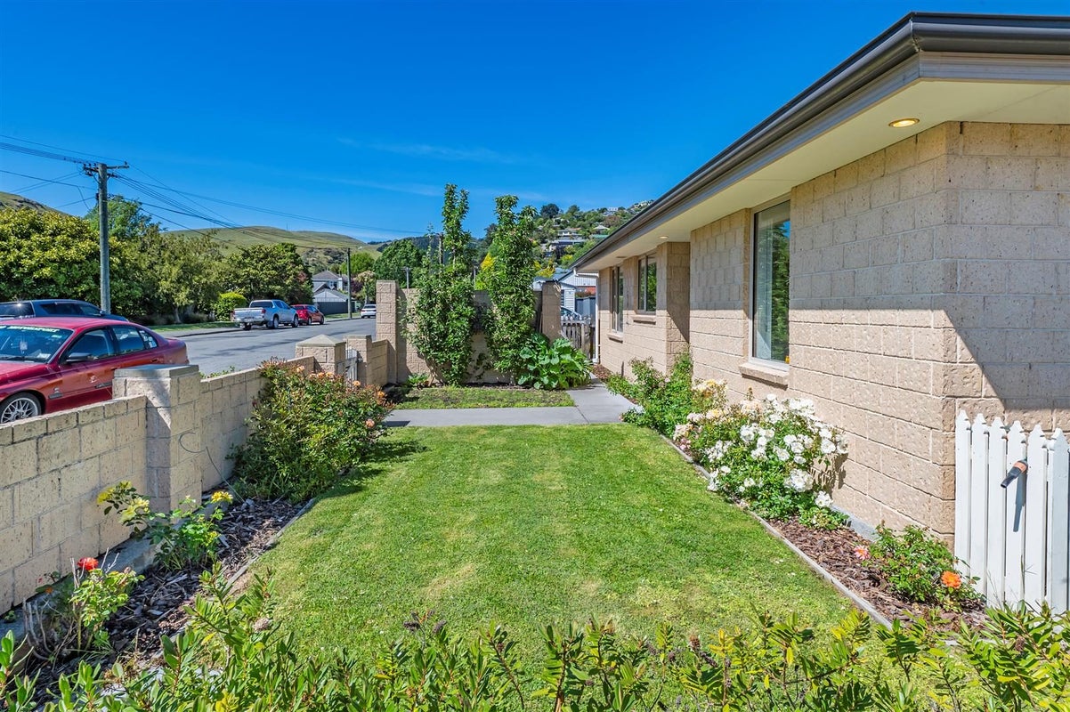 8A Albert Terrace, Saint Martins, Christchurch - Carousel 21