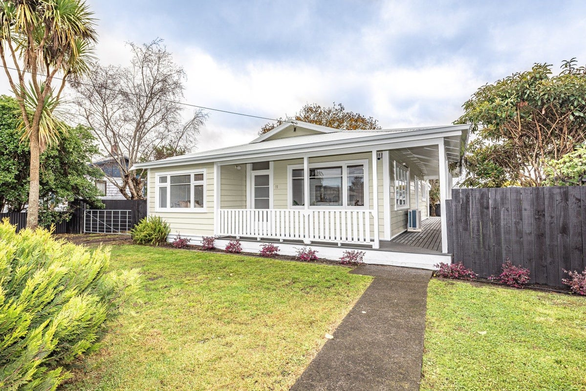 11 Kiwi Street, Whanganui East, Whanganui - Carousel 1