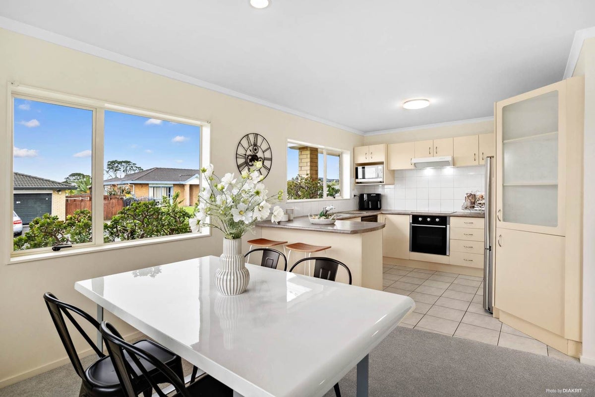 11 Jeffery Reeve Crescent, Ranui, Auckland - Carousel 2