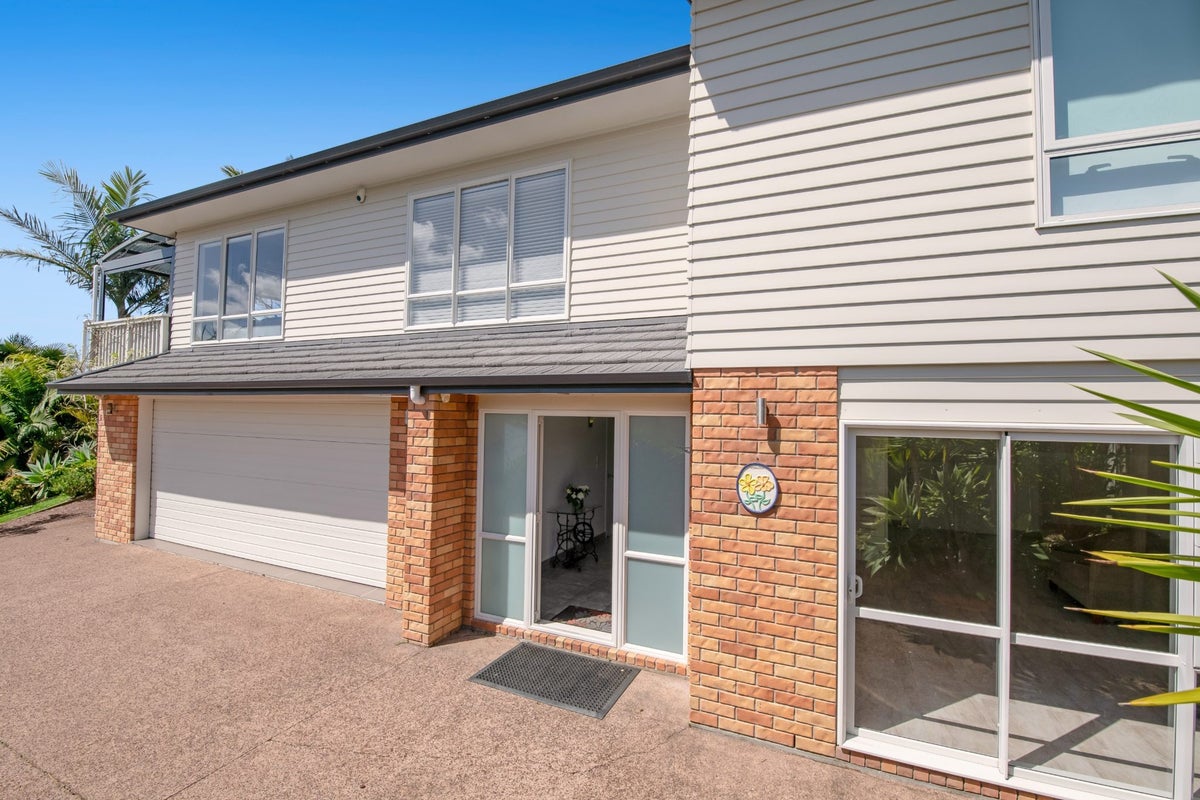 12 Hawaiian Parade, Arkles Bay, Whangaparaoa - Carousel 2