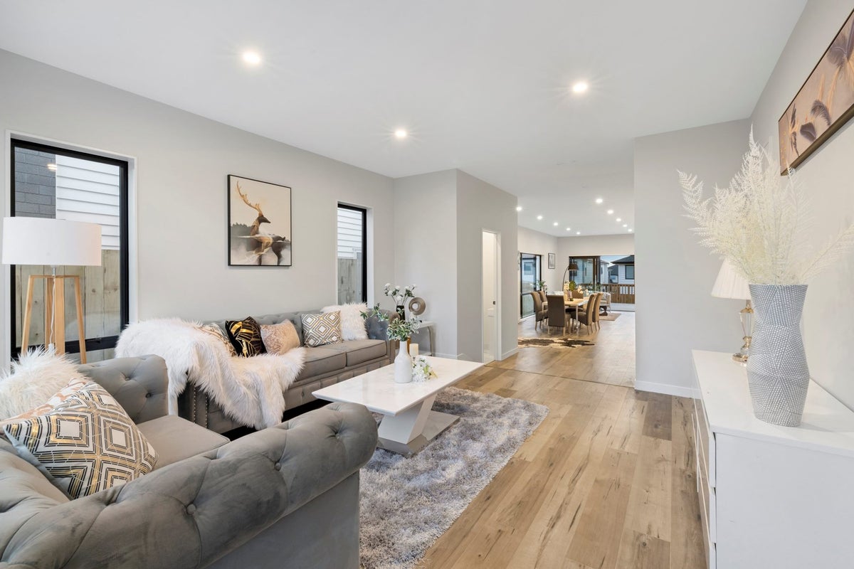 34 Bushfield Drive, Flat Bush, Auckland - Carousel 1