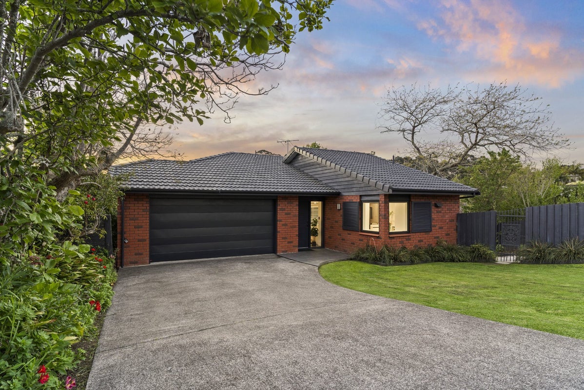 31 Kenmure Avenue, Forrest Hill, Auckland - Carousel 1