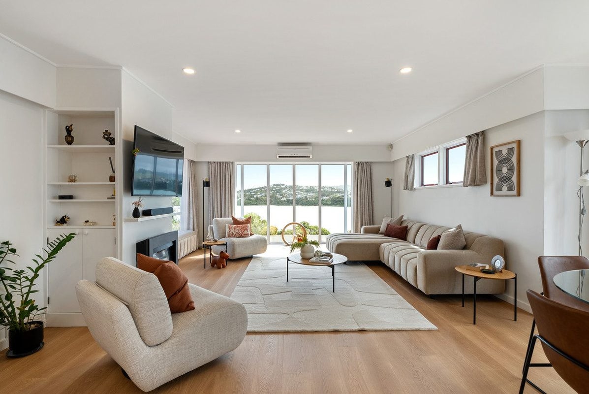 81 Seaview Road, Paremata, Porirua - Carousel 1