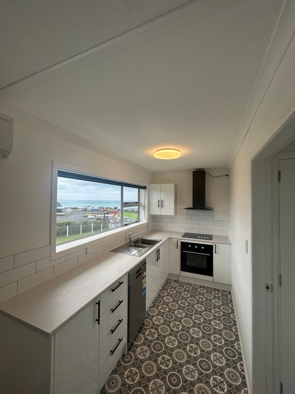 27A Port View Crescent, Moturoa, New Plymouth, Taranaki - Carousel 1