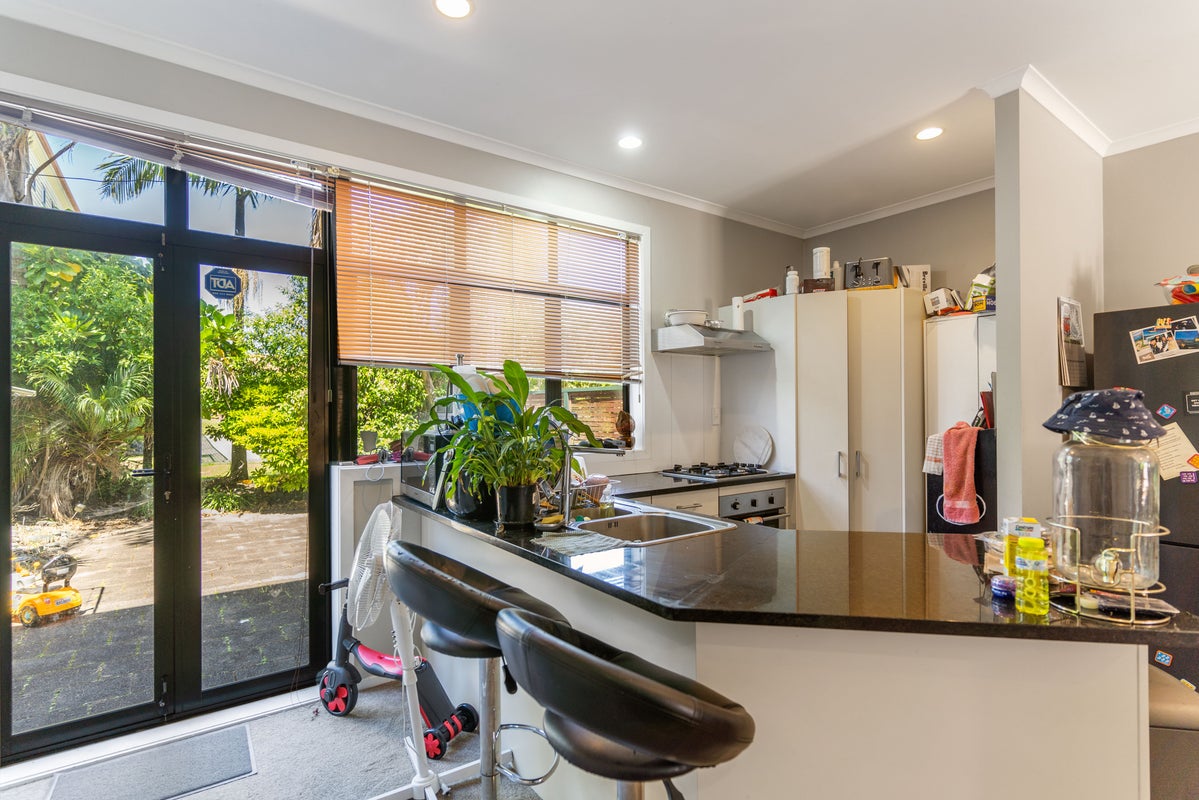 75/1 Ambrico Place, New Lynn, Auckland - Carousel 2