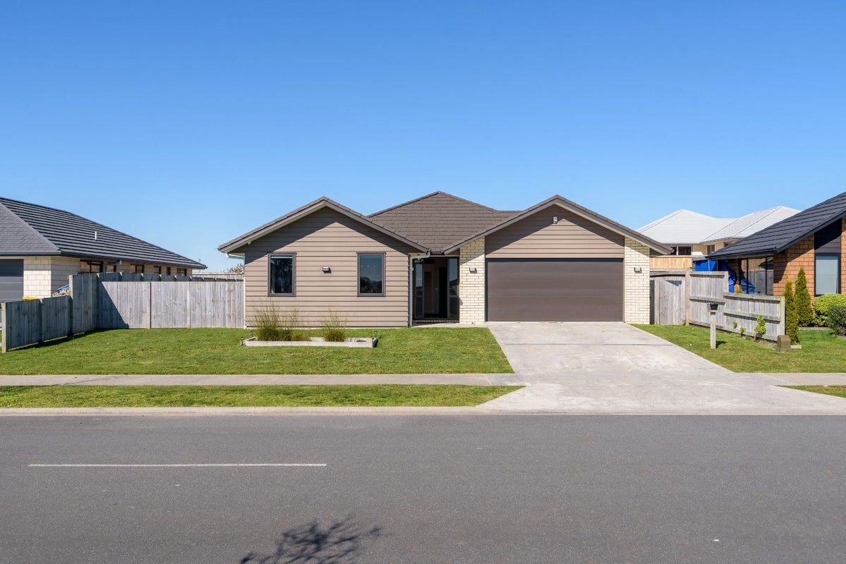 32 Kourataki Road, Baverstock, Hamilton - Carousel 1