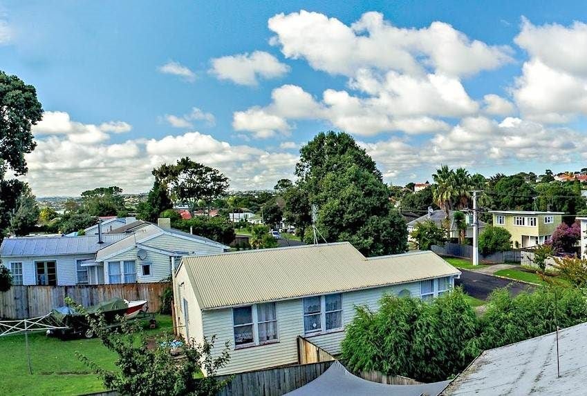 18 Torino Street, Point England, Auckland - Carousel 2