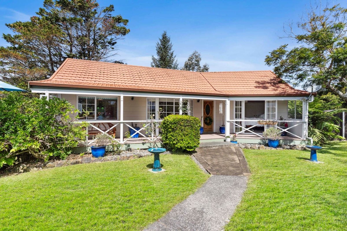 1 Kathy Terrace, Stanmore Bay, Whangaparaoa - Carousel 1