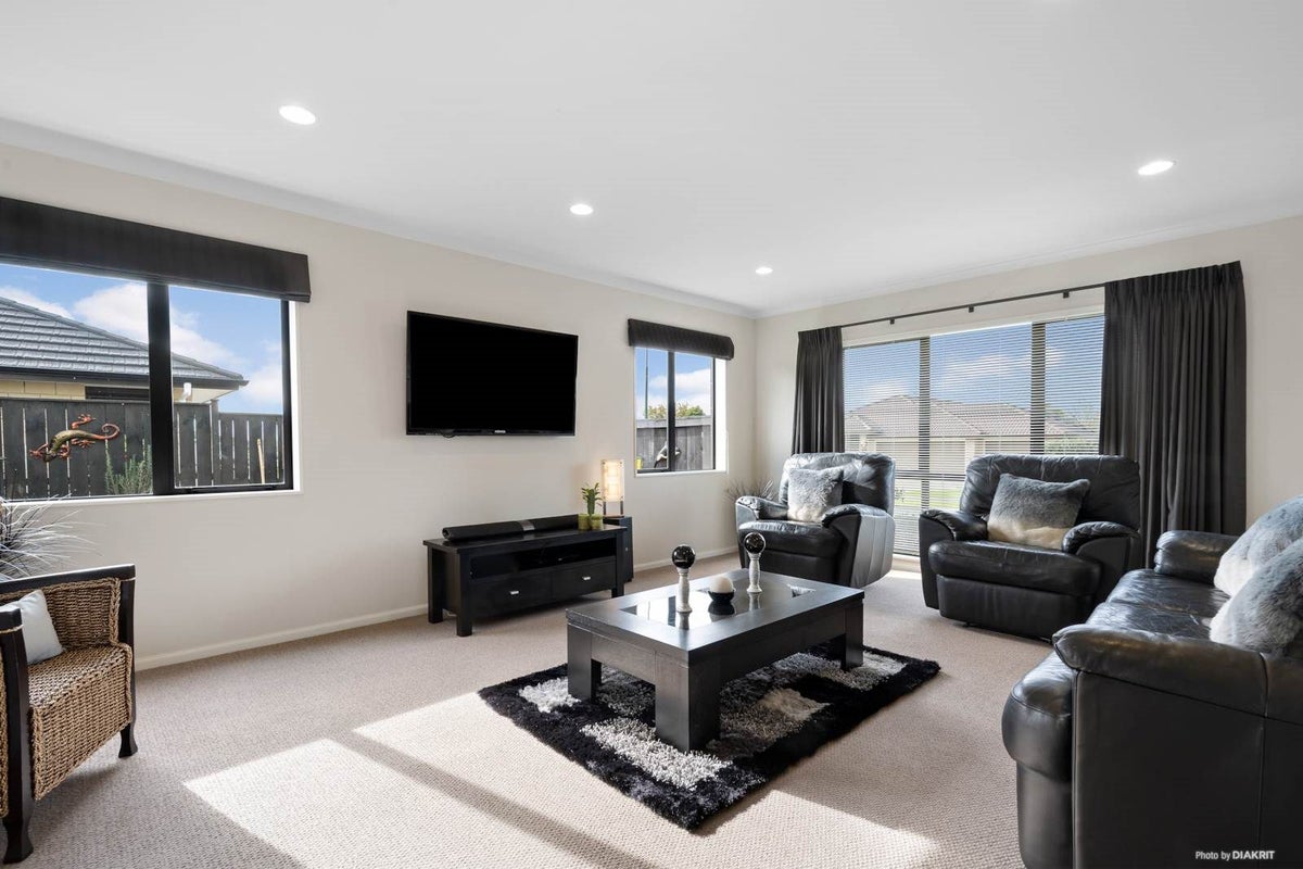 24 Pony Park Place, Beachlands, Auckland - Carousel 2