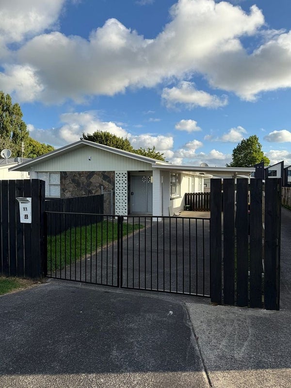 11 Blanes Road, Weymouth, Auckland - Carousel 1