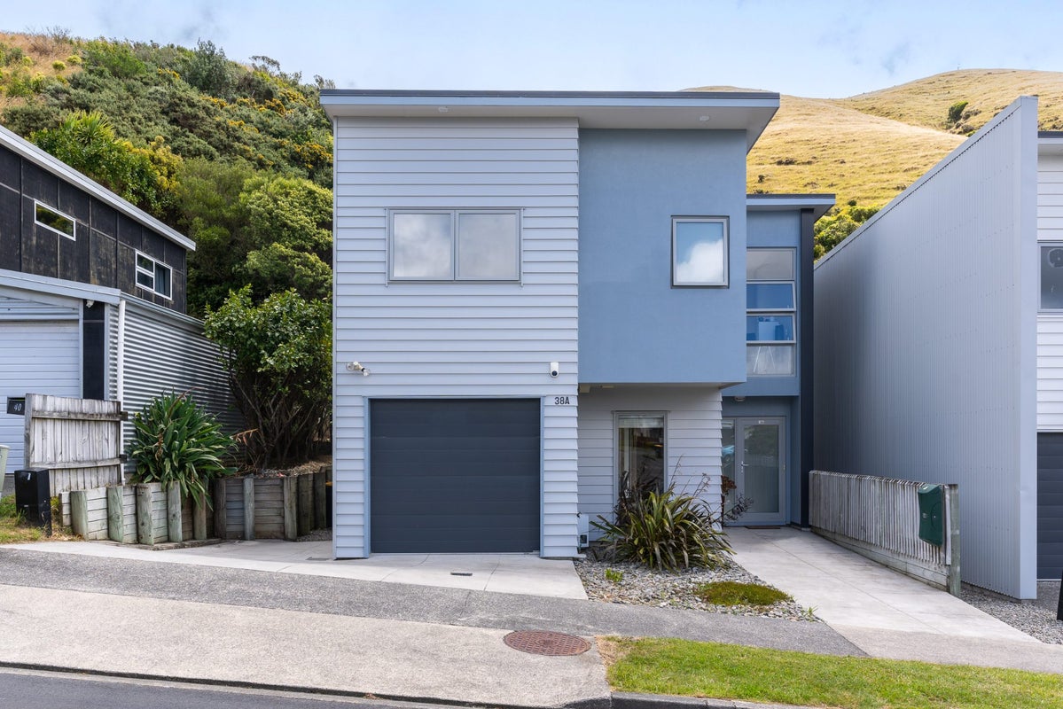 38A Erlestoke Crescent, Churton Park, Wellington - Carousel 1