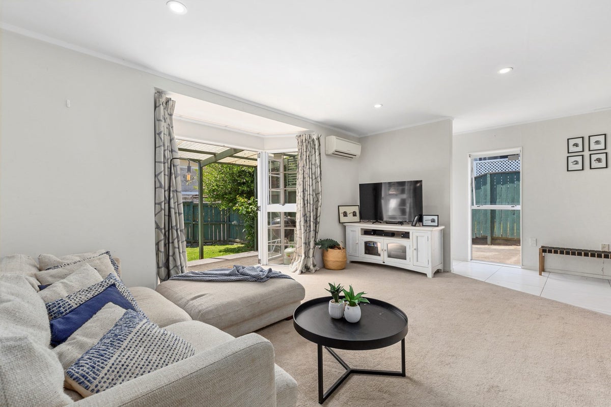2/38 Abercrombie Street, Howick, Auckland - Carousel 2