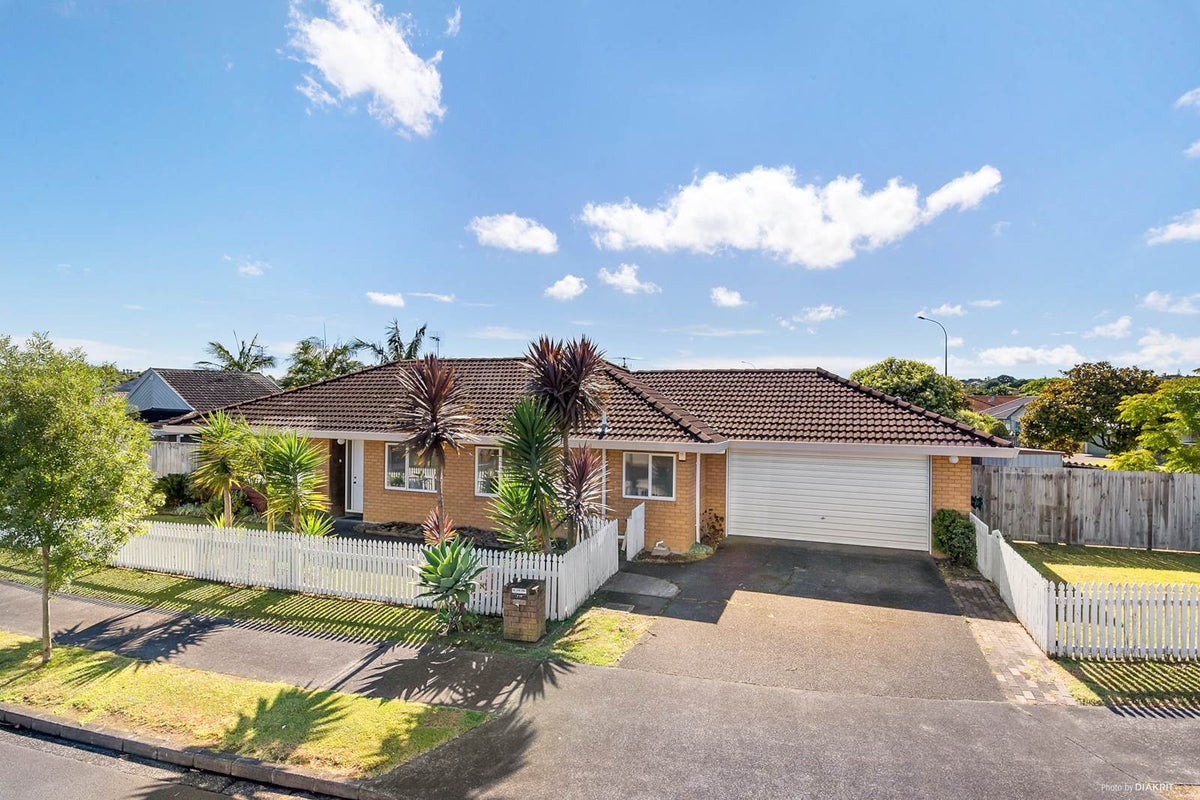 1 Daria Place, Northpark, Auckland - Carousel 1