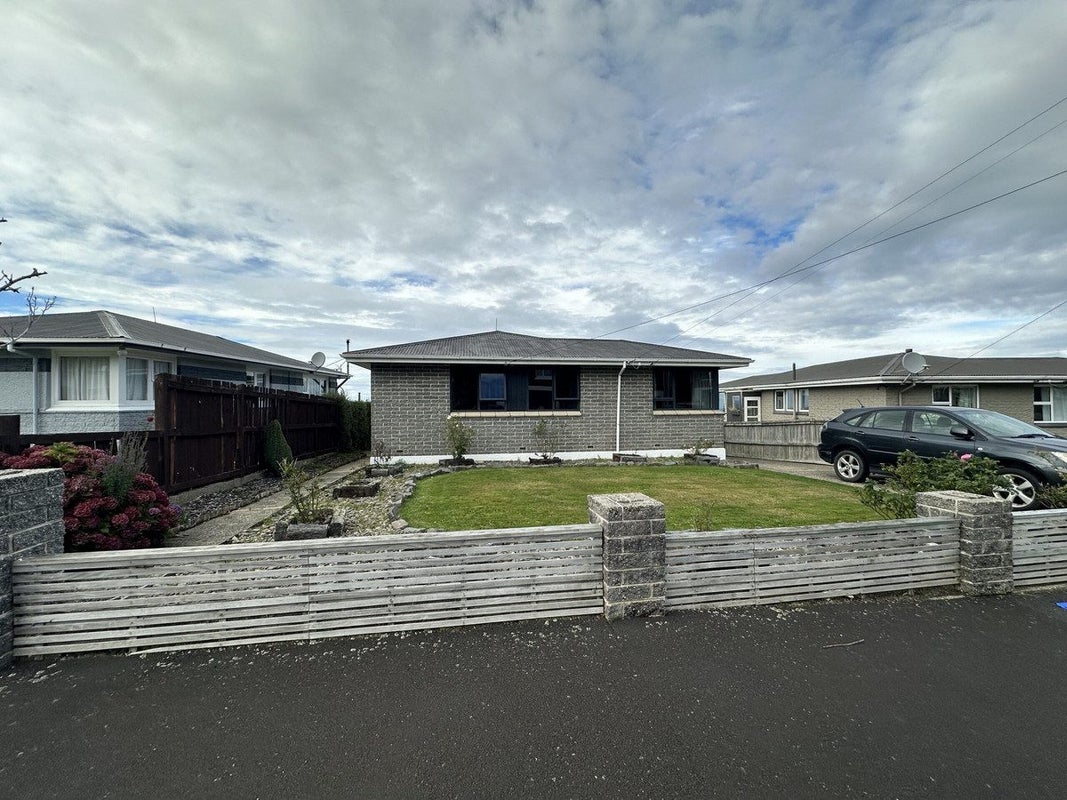 20 Stephen Street, Halfway Bush, Dunedin - Carousel 1
