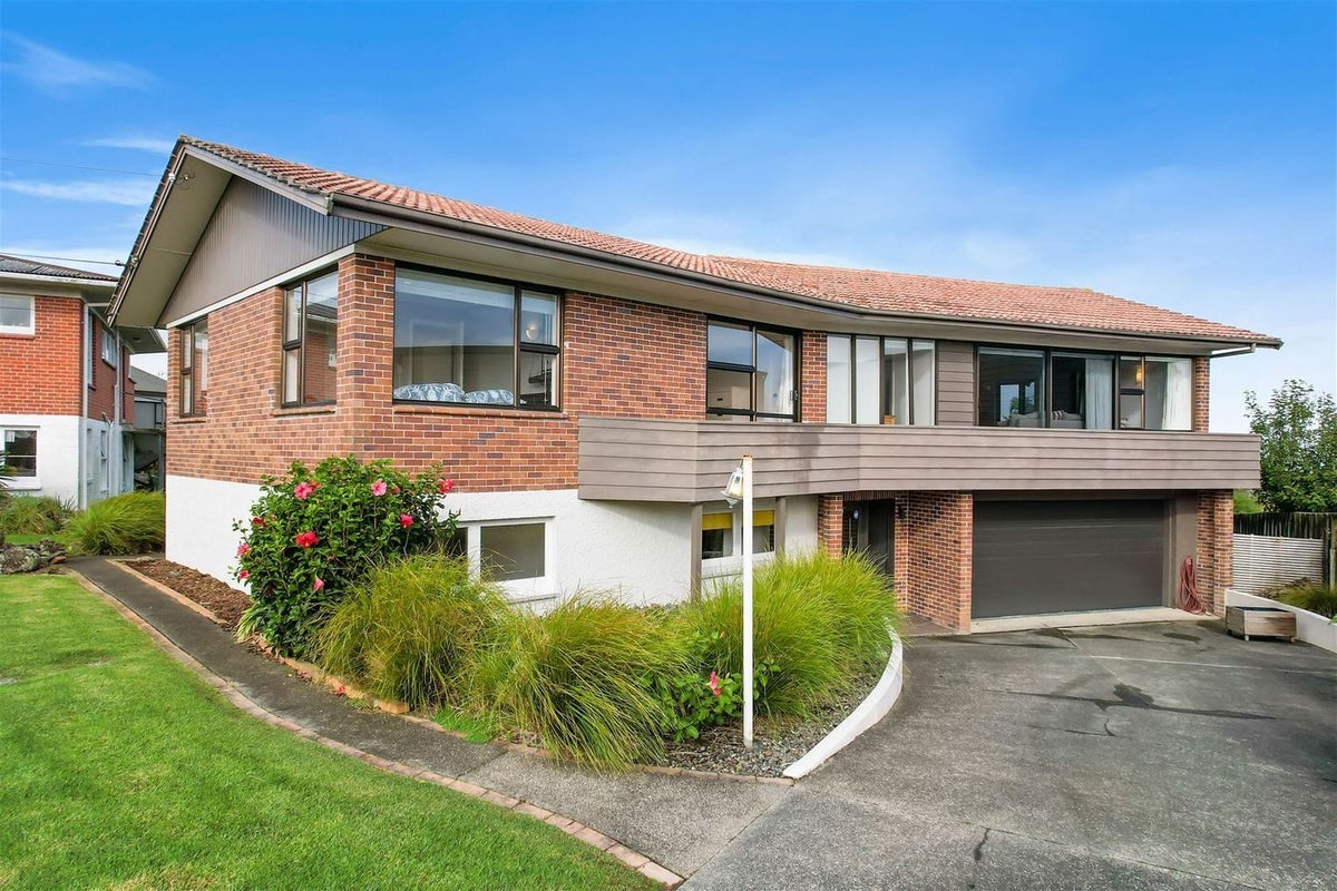 37 Toroa Street, Torbay, Auckland - Carousel 2