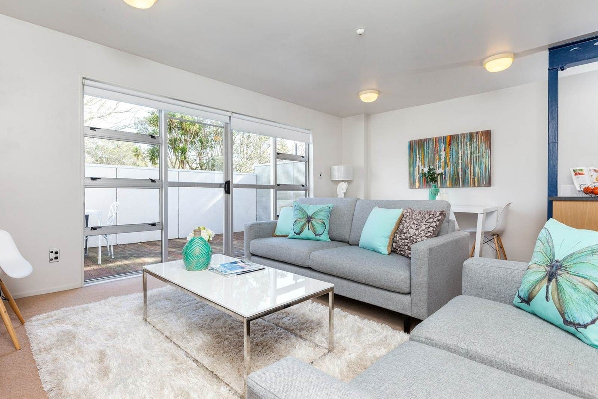 2/2 Atarangi Road, Greelane, Auckland - Carousel 2
