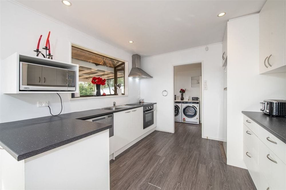 8 Forest Hill Road, Henderson, Auckland - Carousel 19