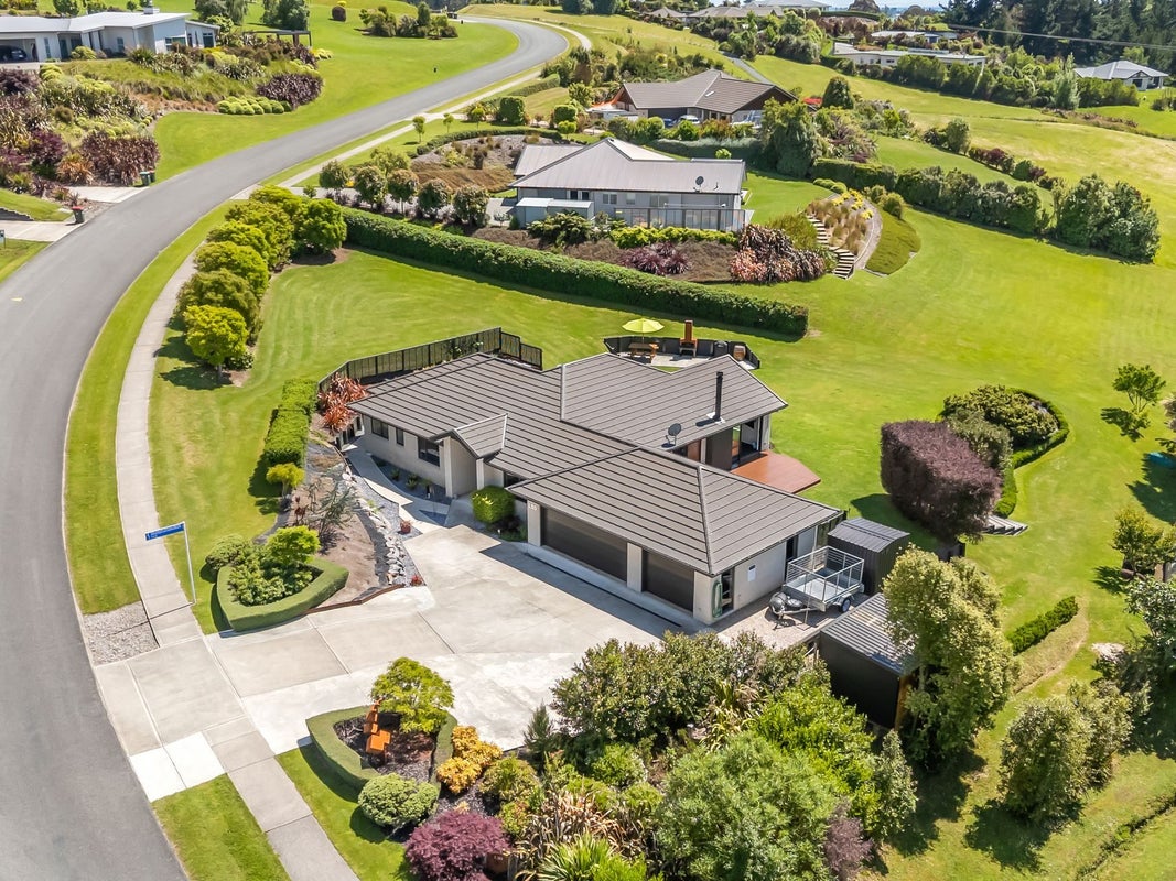 130 Ridgeview Road, Redwood Valley - Carousel 1