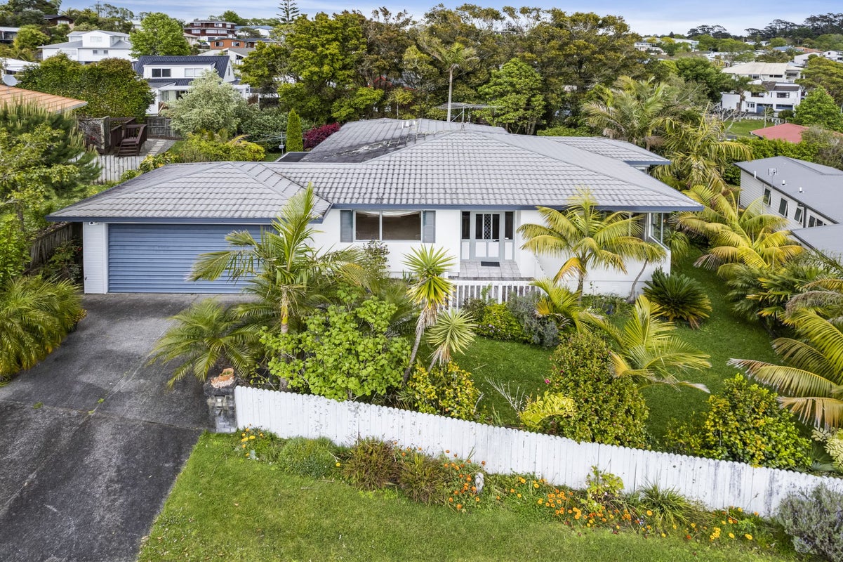 7 Sandpiper Grove, Unsworth Heights, Auckland - Carousel 1