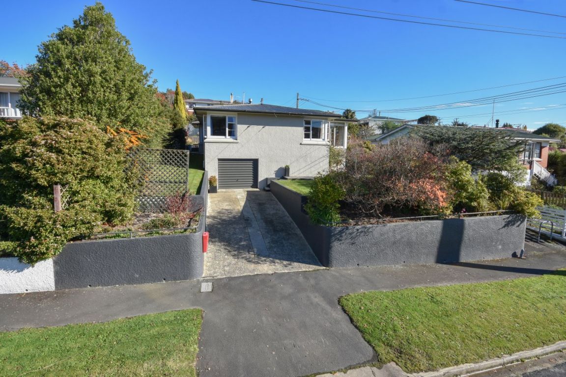 21 Elwyn Crescent, Green Island, Dunedin - Carousel 1