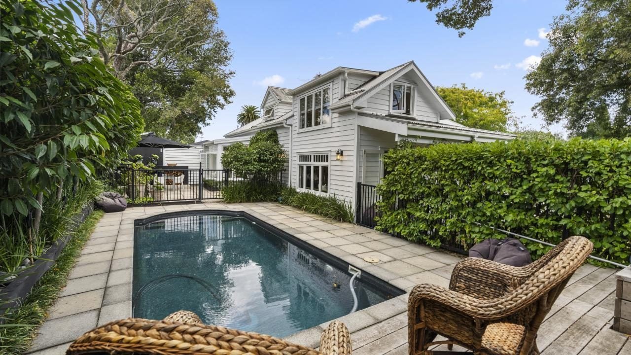 8 Green Lane East, Remuera, Auckland - Carousel 1