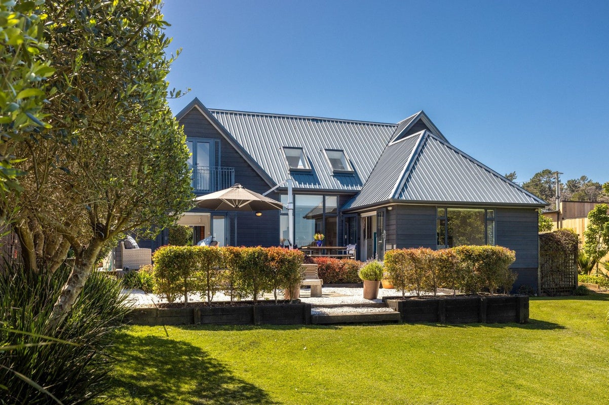 8 Esslin Road, Surfdale, Waiheke Island - Carousel 1
