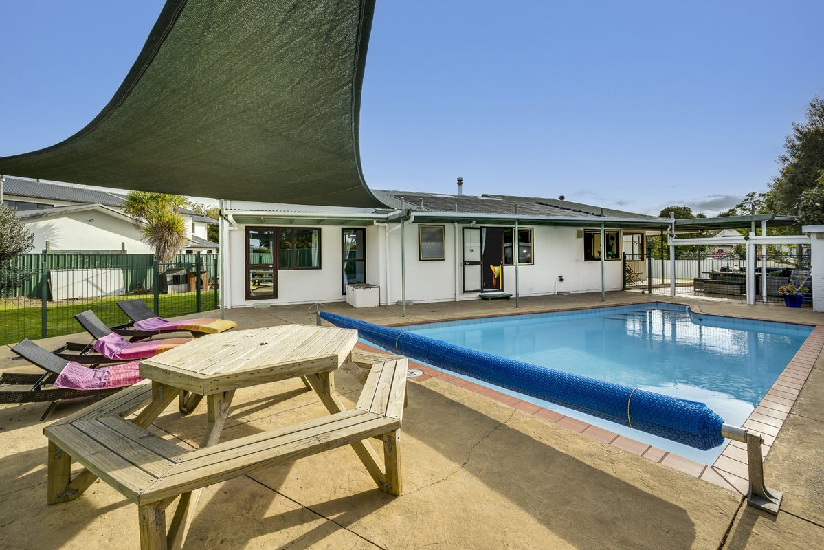 11 Donegal Crescent, Tamatea, Napier, Hawke's Bay - Carousel 1