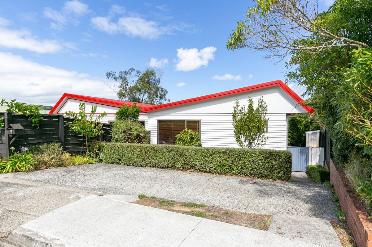 17B Govind Grove, Ngaio, Wellington - Carousel 1