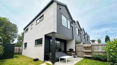 7/12 Enderby Drive, Te Atatu Peninsula, Auckland - Carousel 1