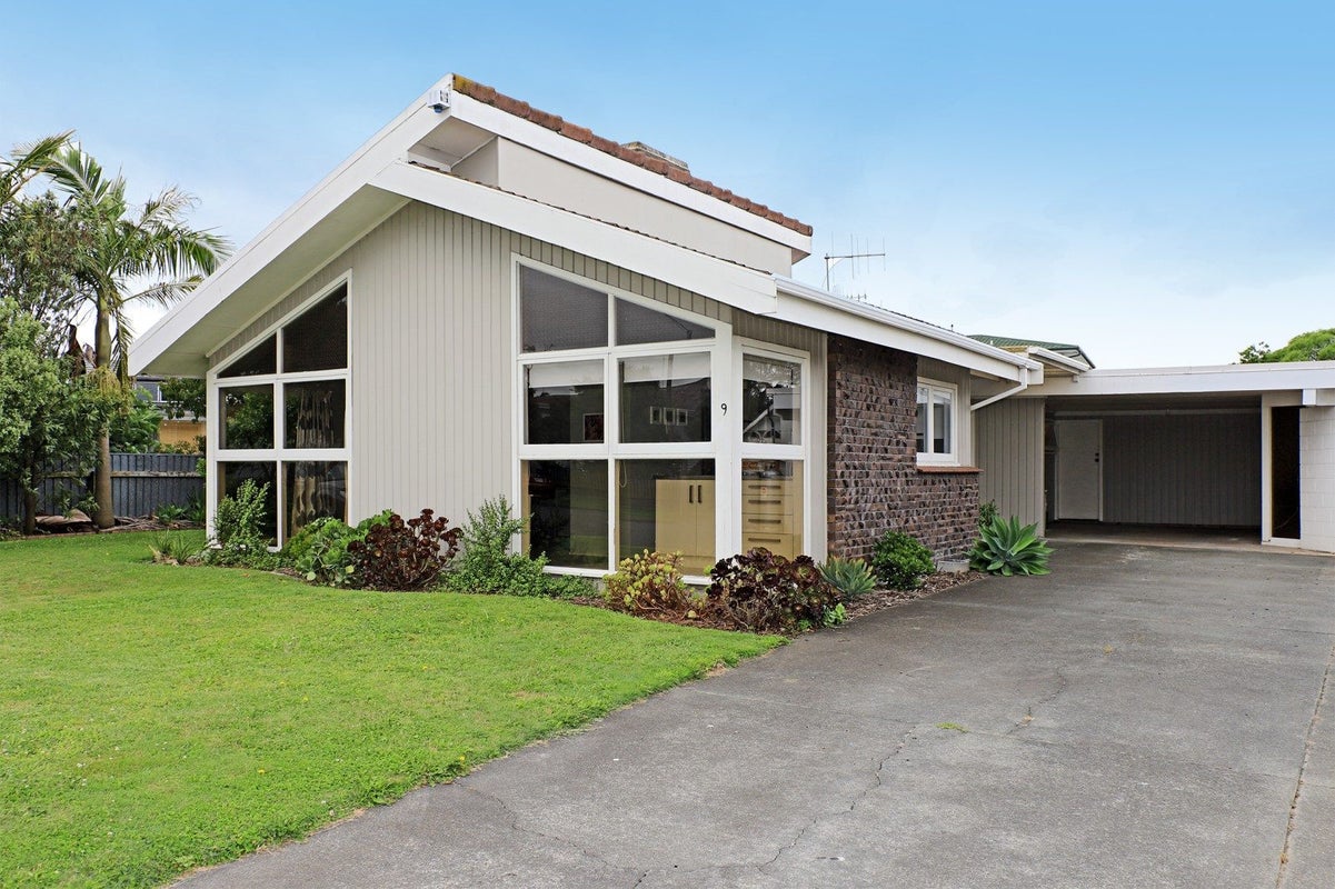 9 Wynyard Crescent, Tamatea, Napier - Carousel 1