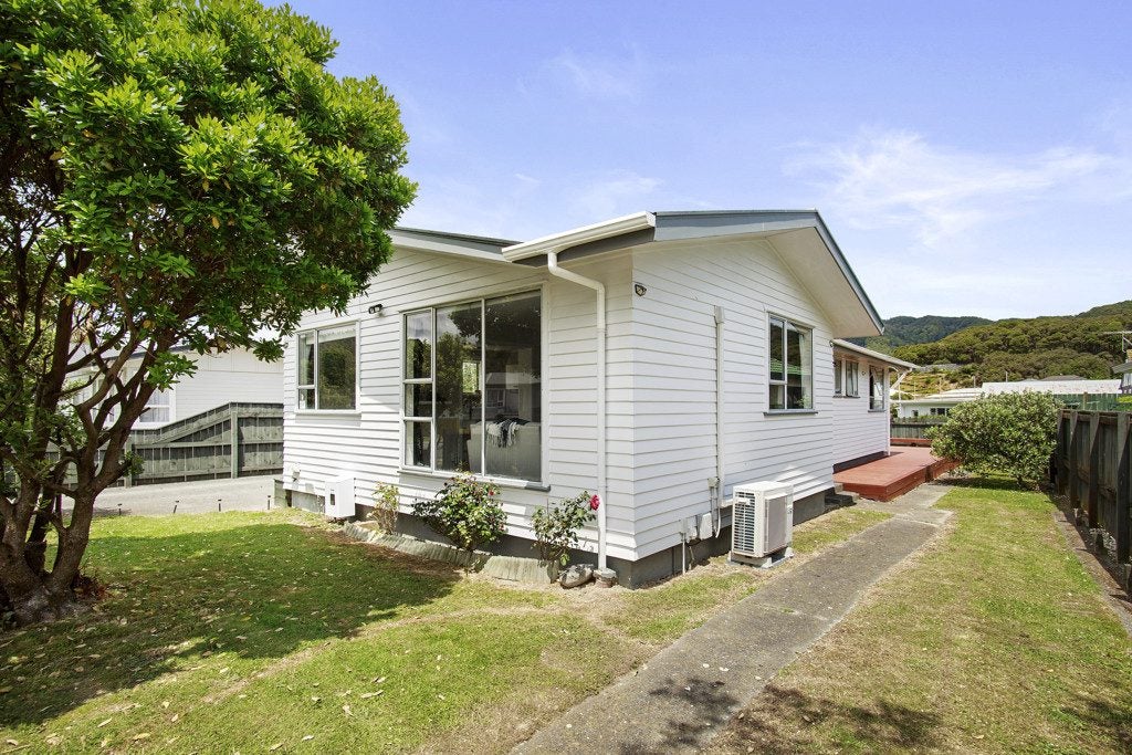 11 Karamea Grove, Wainuiomata, Lower Hutt - Carousel 2