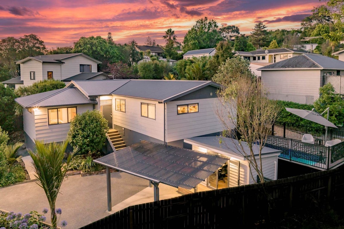 6 Oldham Place, Browns Bay, Auckland - Carousel 1