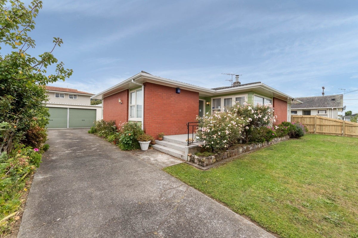 4 Rosebank Avenue, Avalon, Lower Hutt - Carousel 1