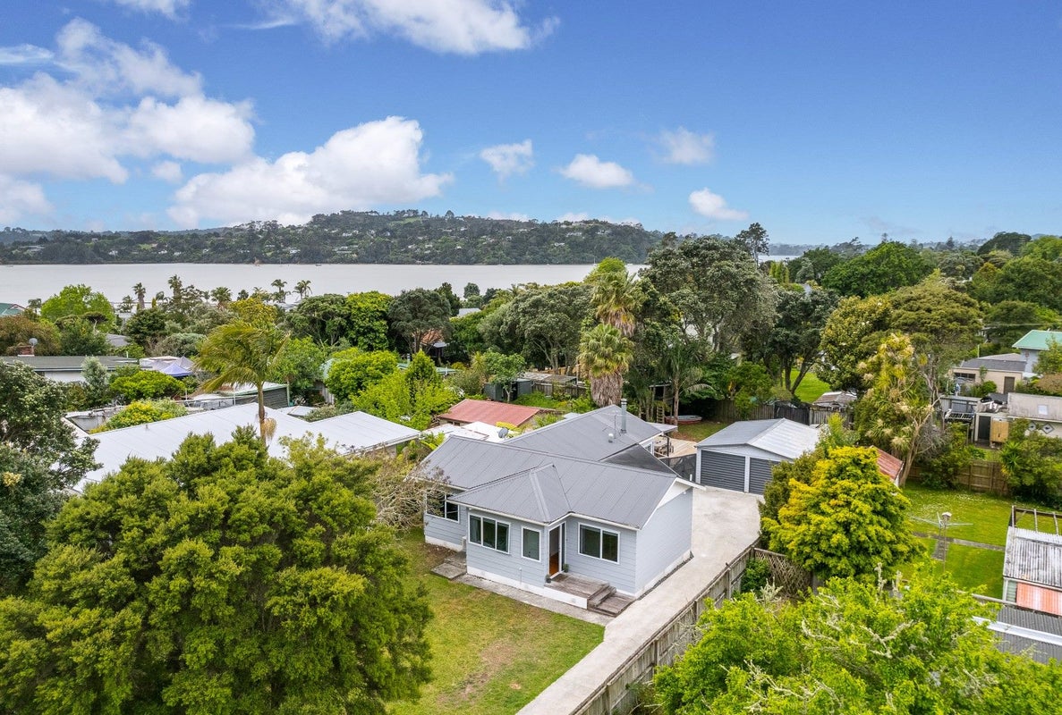 14 Coleman Avenue, Herald Island, Auckland - Carousel 1