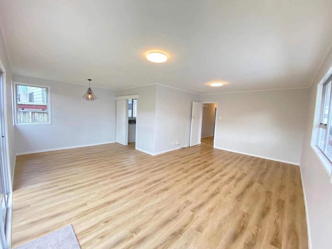 75 Lewisham Street, Highland Park, Auckland - Carousel 2