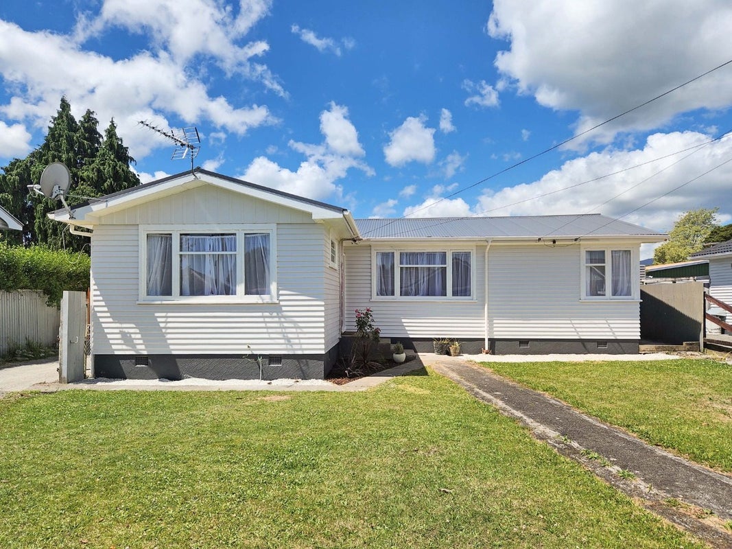 7 Cole Grove, Wallaceville, Upper Hutt - Carousel 13