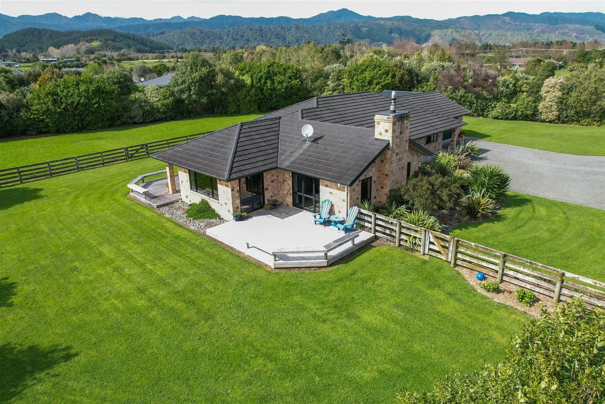 13 Pukematawai Lane, Levin, Levin - Carousel 1