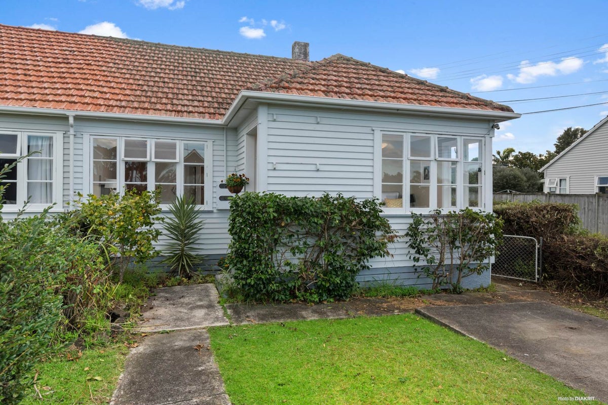 21 Fairfax Avenue, Northcote, Auckland - Carousel 1