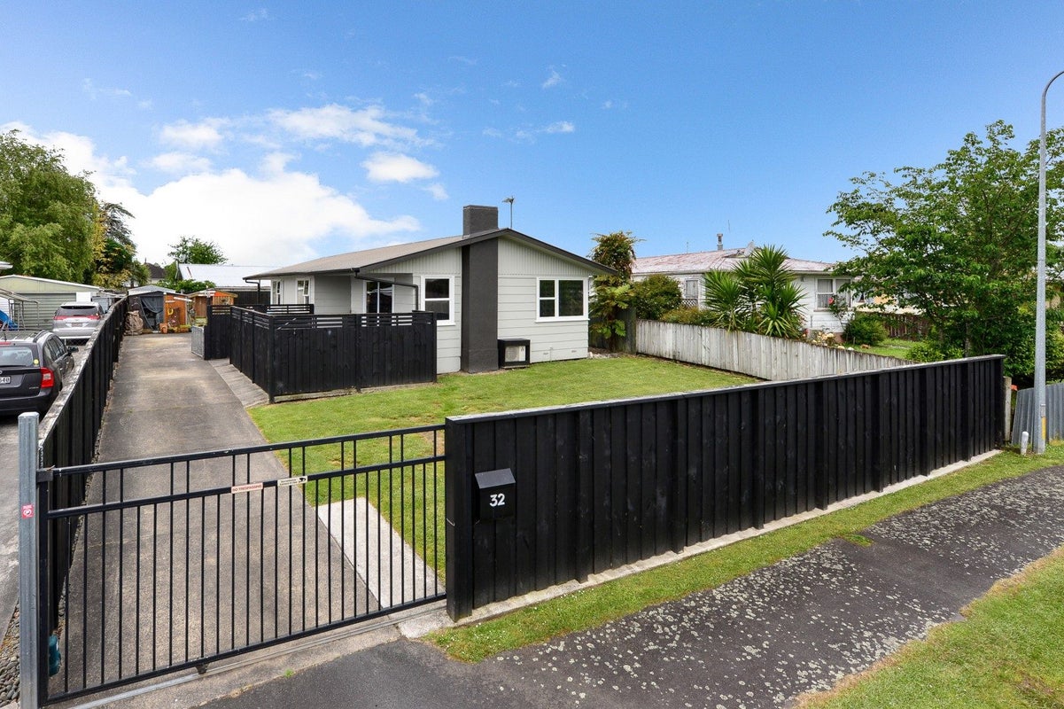 32 Lilac Street, Melville, Hamilton - Carousel 1