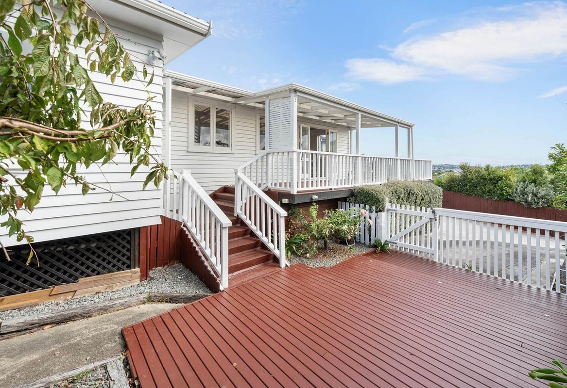 2/18 Kenmure Avenue, Forrest Hill, Auckland - Carousel 18
