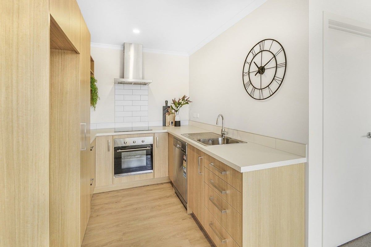 3/3 Bowen Place, St Andrews, Hamilton - Carousel 2