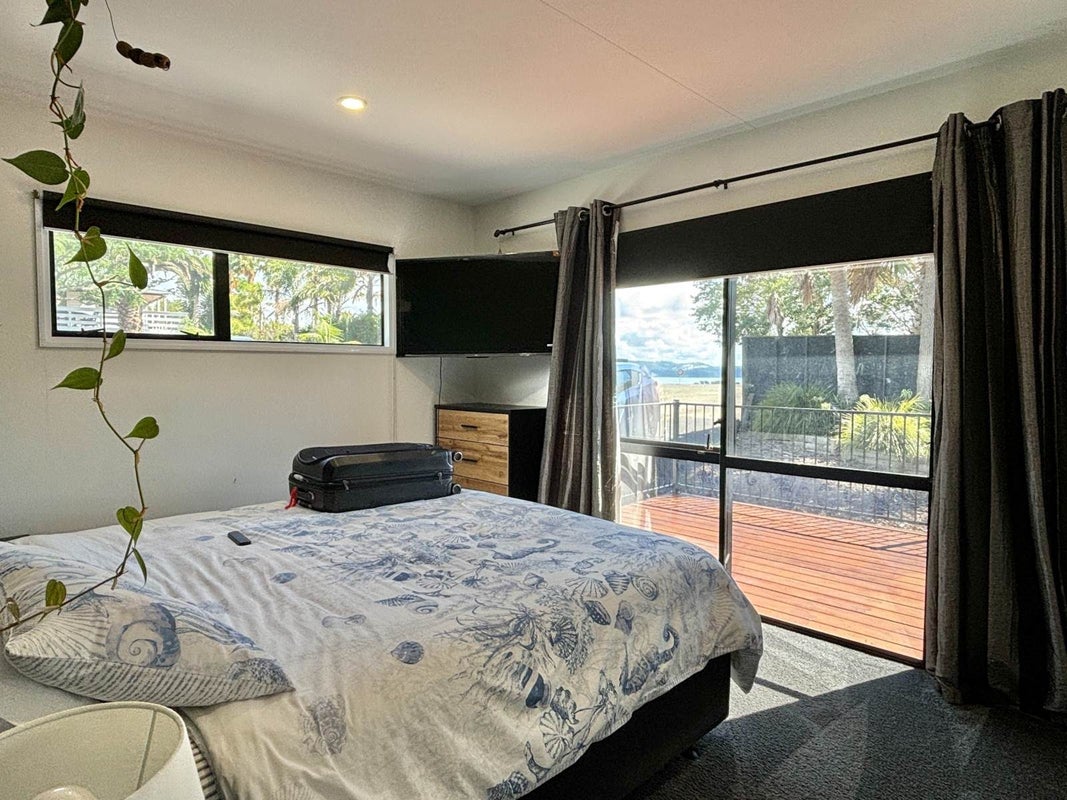 209 Whangaparaoa Road, Red Beach, Whangaparaoa - Carousel 2