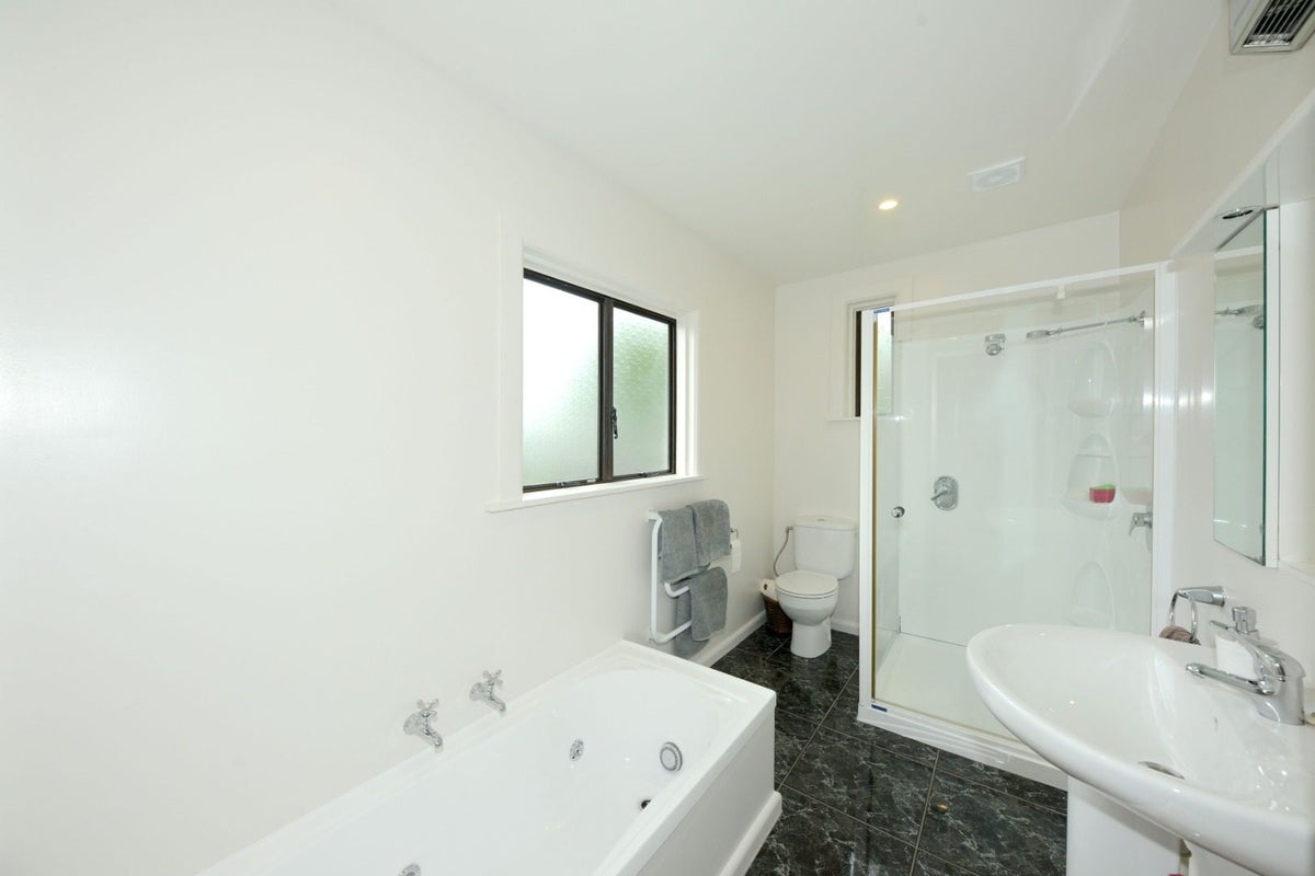 2/112 Memorial Avenue, Burnside, Christchurch - Carousel 12