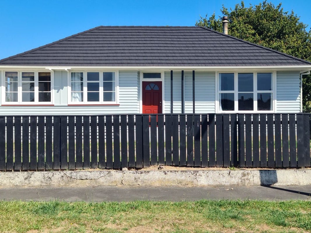 16 Avon Terrace, Roslyn, Palmerston North - Carousel 1