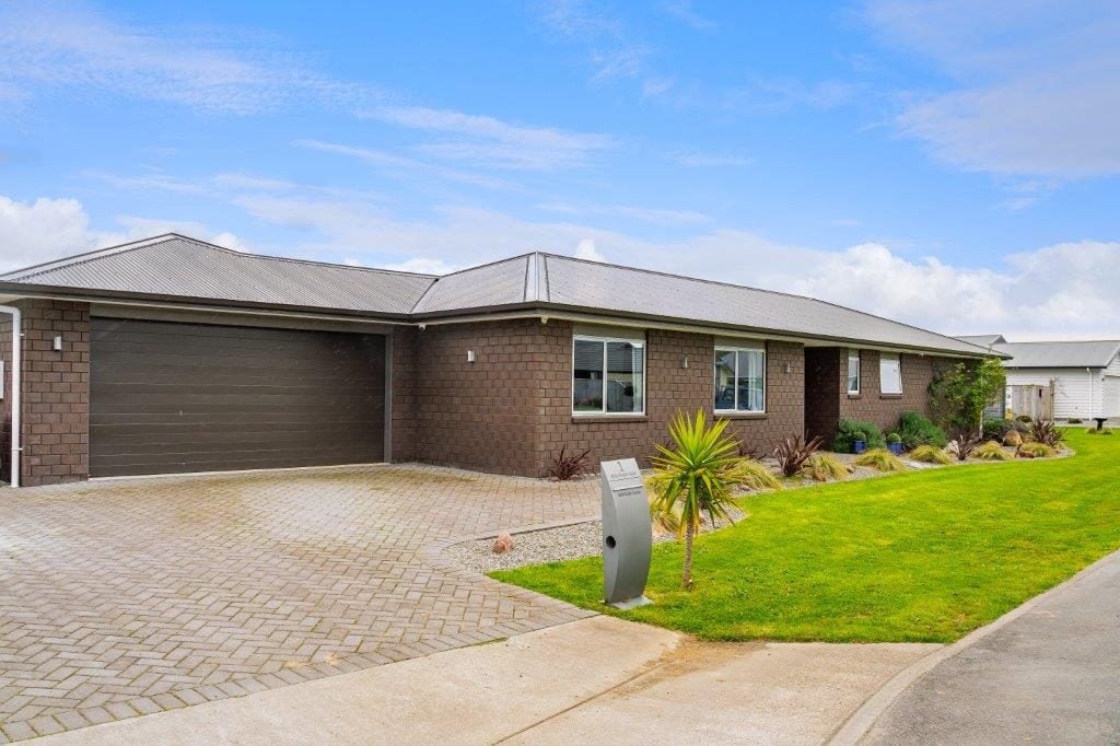 1 Routhan Way, Carterton, Carterton - Carousel 2