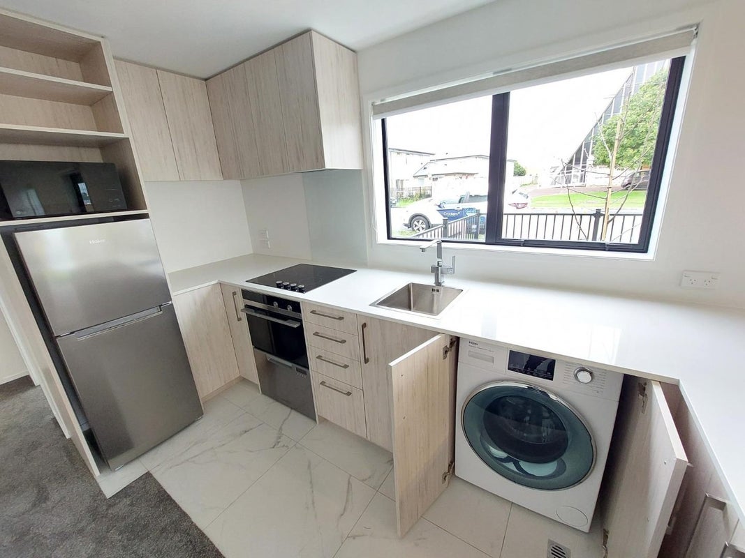 1/87 Taikata Road, Te Atatu Peninsula, Auckland - Carousel 2