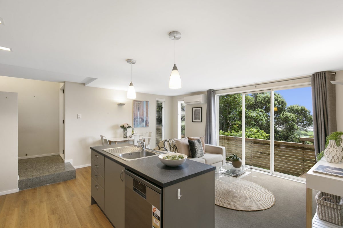 106 Totara Road, Miramar, Wellington - Carousel 2